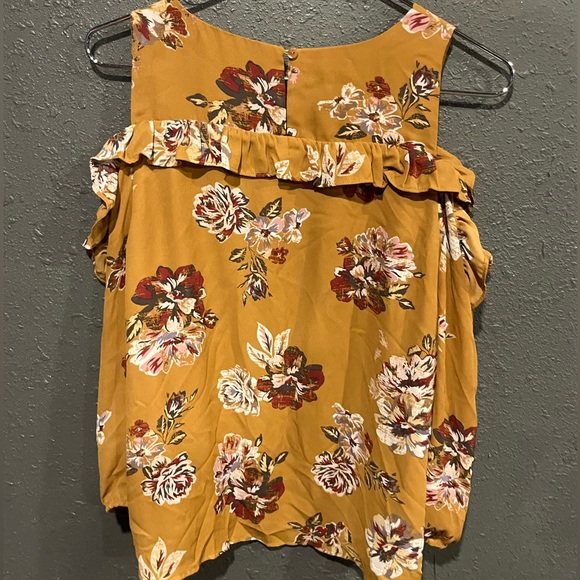 Maurice’s flower mustard blouse in great condition with cold shoulder sleeves. - Picture 3 of 4